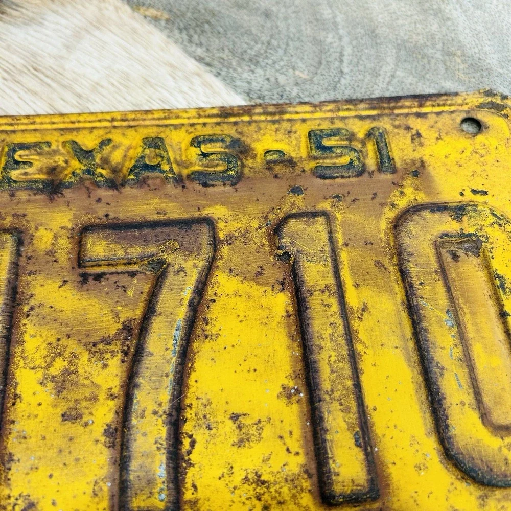 VINTAGE 1951 TEXAS Automobile Car LICENSE PLATE WE 1710 Passenger Antique